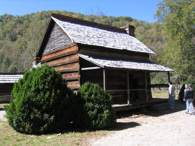../pictures/Oconaluftee_village1.jpg