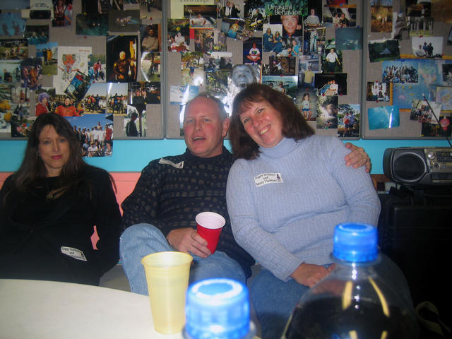 ../pictures/Vickie_Bob_and_Sue.jpg